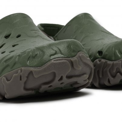 Crocs Nazouváky All Terrain Atlas Clog Army green/Espresso