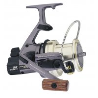 Daiwa UK naviják Tournament S 6000 Twist Buster